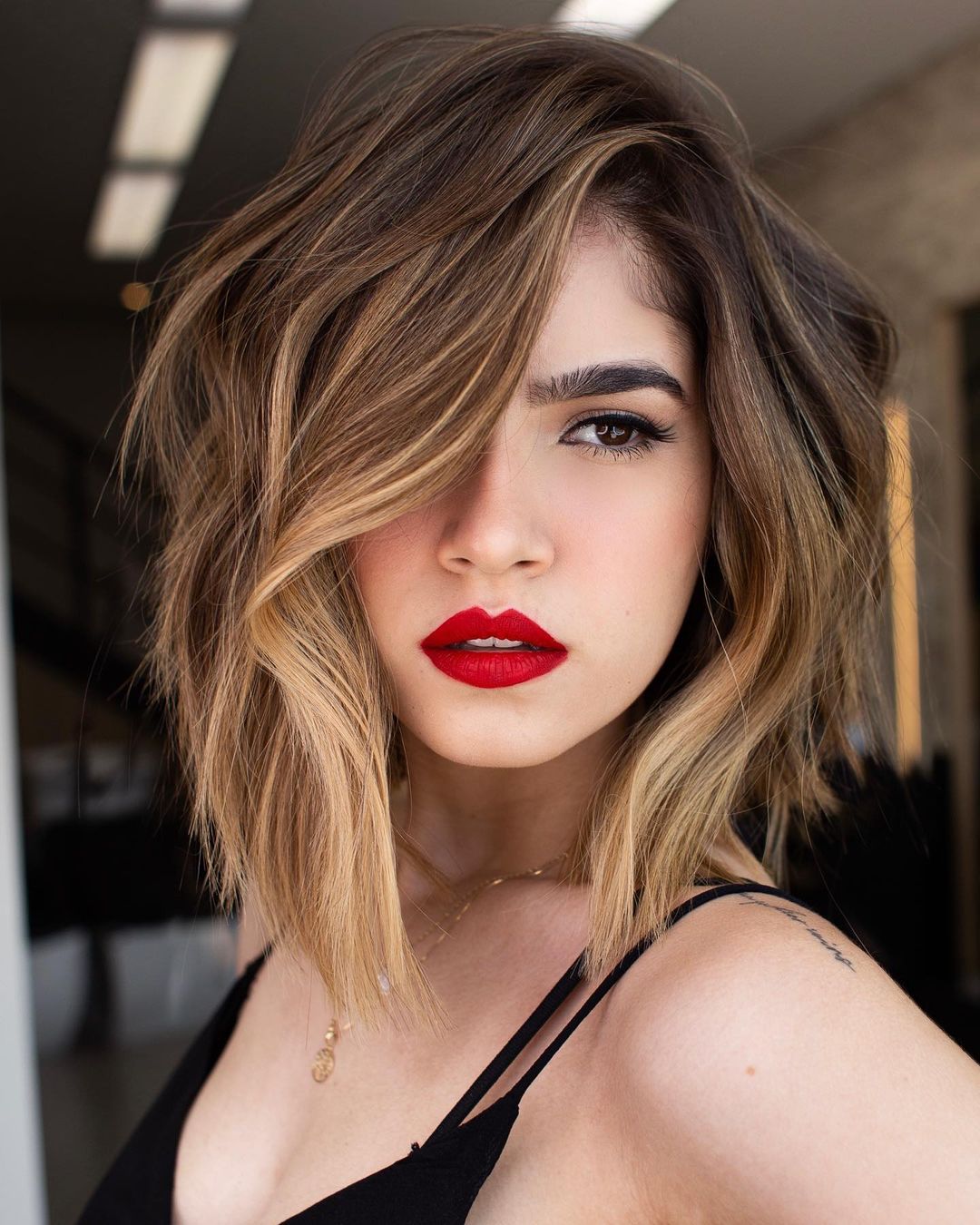 Asymmetrical Brown Bob with Highlighted Front